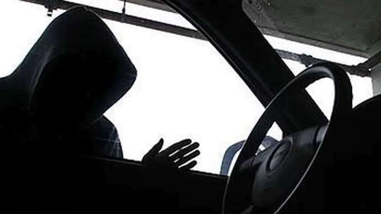 Un băiat de 11 ani din Pitești a furat un laptop din mașina unui austriac în doar cinci secunde
