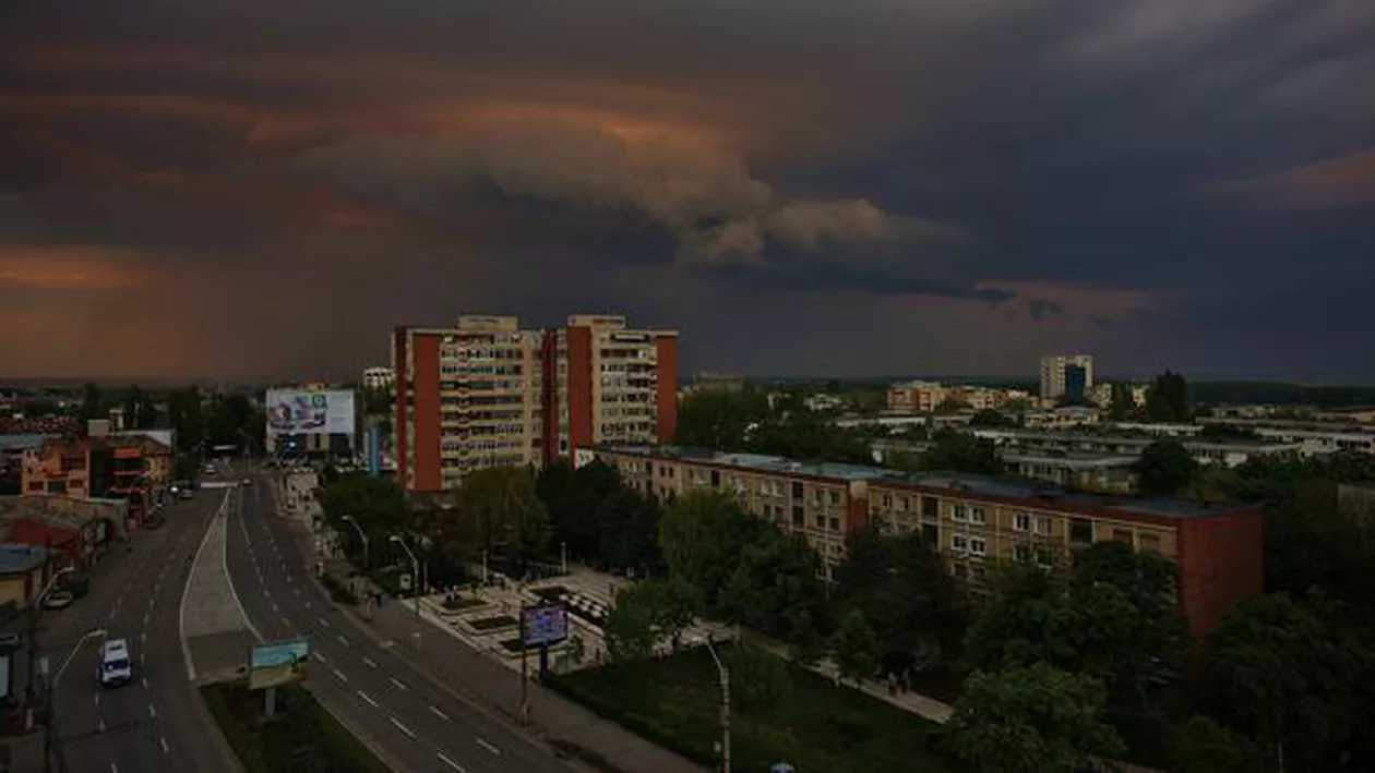 Cod galben de ploi și descărcări electrice valabil pentru 5 județe