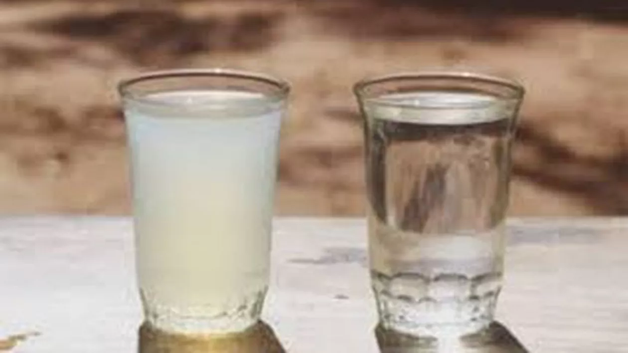 Apă minerală cu concentrație de nitriți și nitrați peste limita normală, descoperită în stocurile unui magazin din Galați