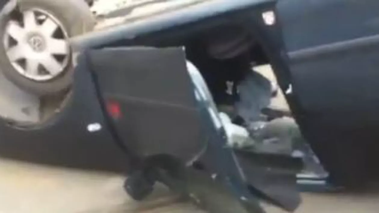 Un autoturism s-a răsturnat pe Șoseaua Colentina, în București (VIDEO)
