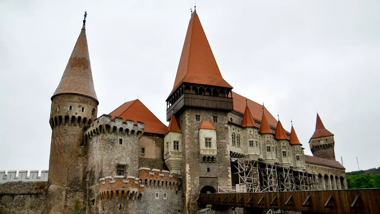 Castelul Corvinilor, subiecul unor documentare din seria Ghost Adventure, realizate de Travel Channel