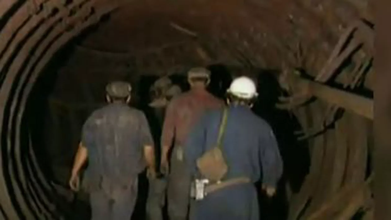 Protest la minele din Paroșeni, Petrila și Uricani: 440 de mineri refuză să iasă din subteran