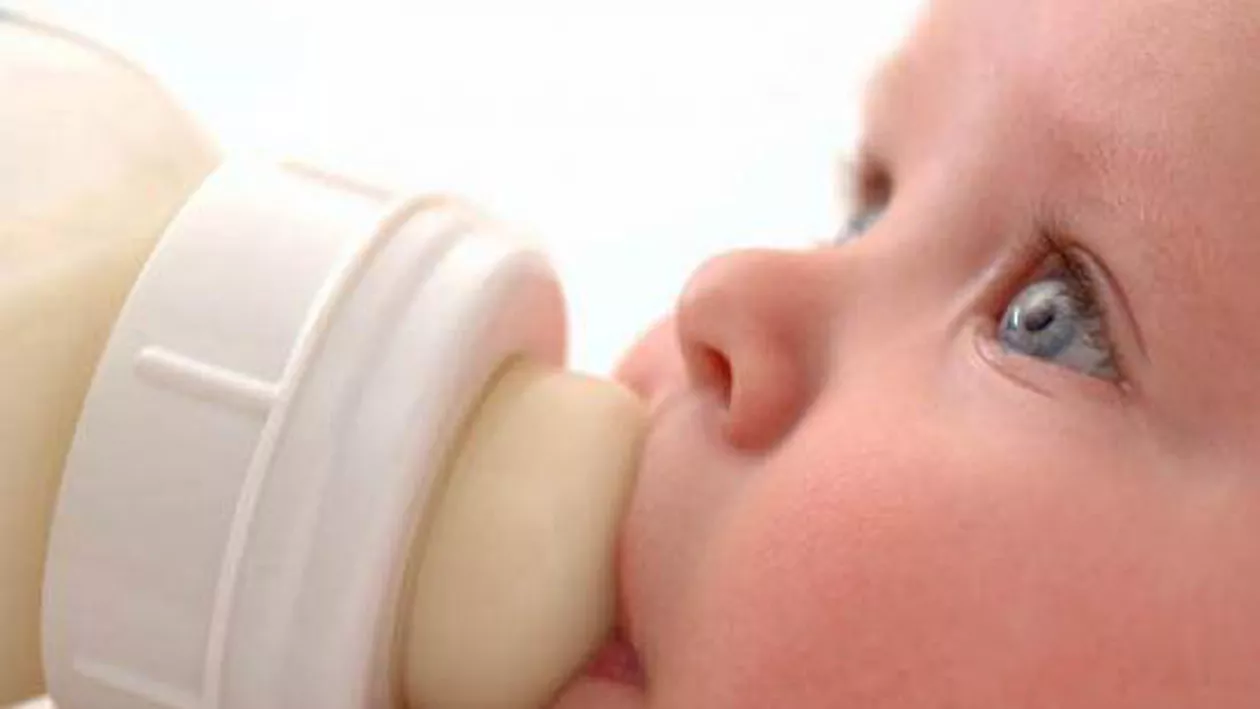 Bârlad: Un bebeluş de două luni a murit în timp ce era hrănit de o asistentă