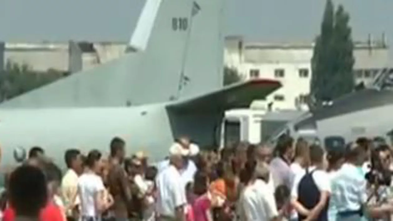 Ceremonii și zboruri demonstrative în Otopeni, de Ziua Aviației Române (VIDEO)