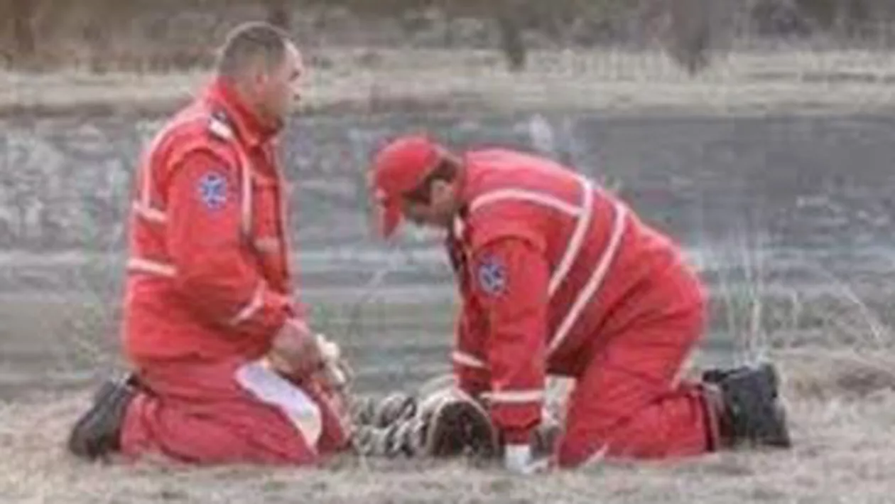 Iași: Un bărbat s-a înecat într-un lac după ce a băut alcool şi apoi a intrat în apă