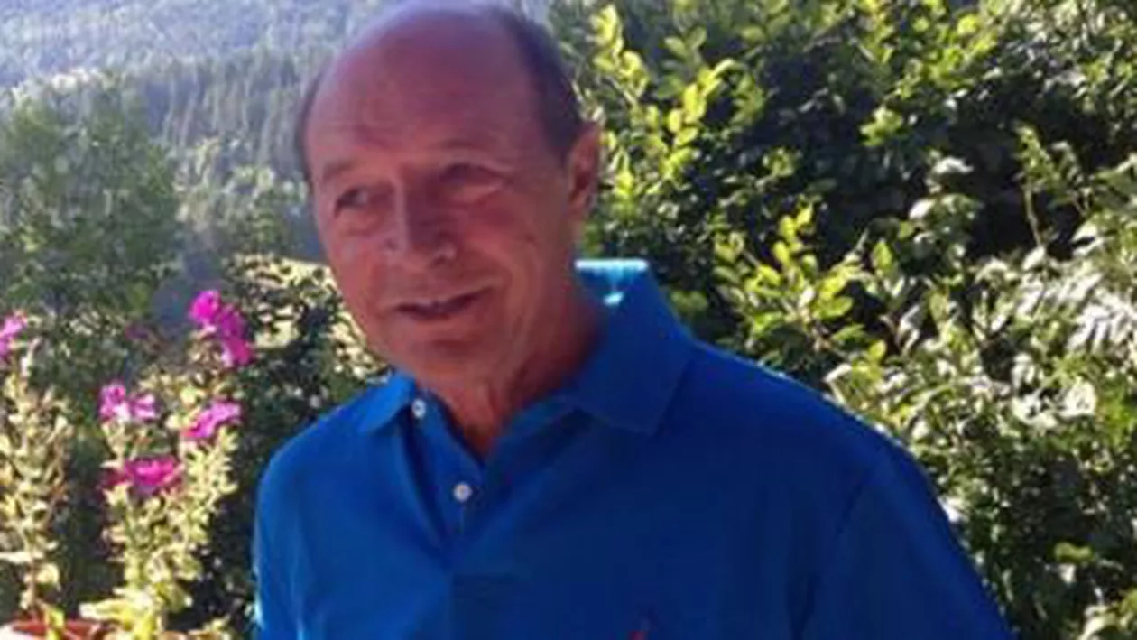 Traian Băsescu, la Târgul de Fete de pe Muntele Găina, în județul Alba