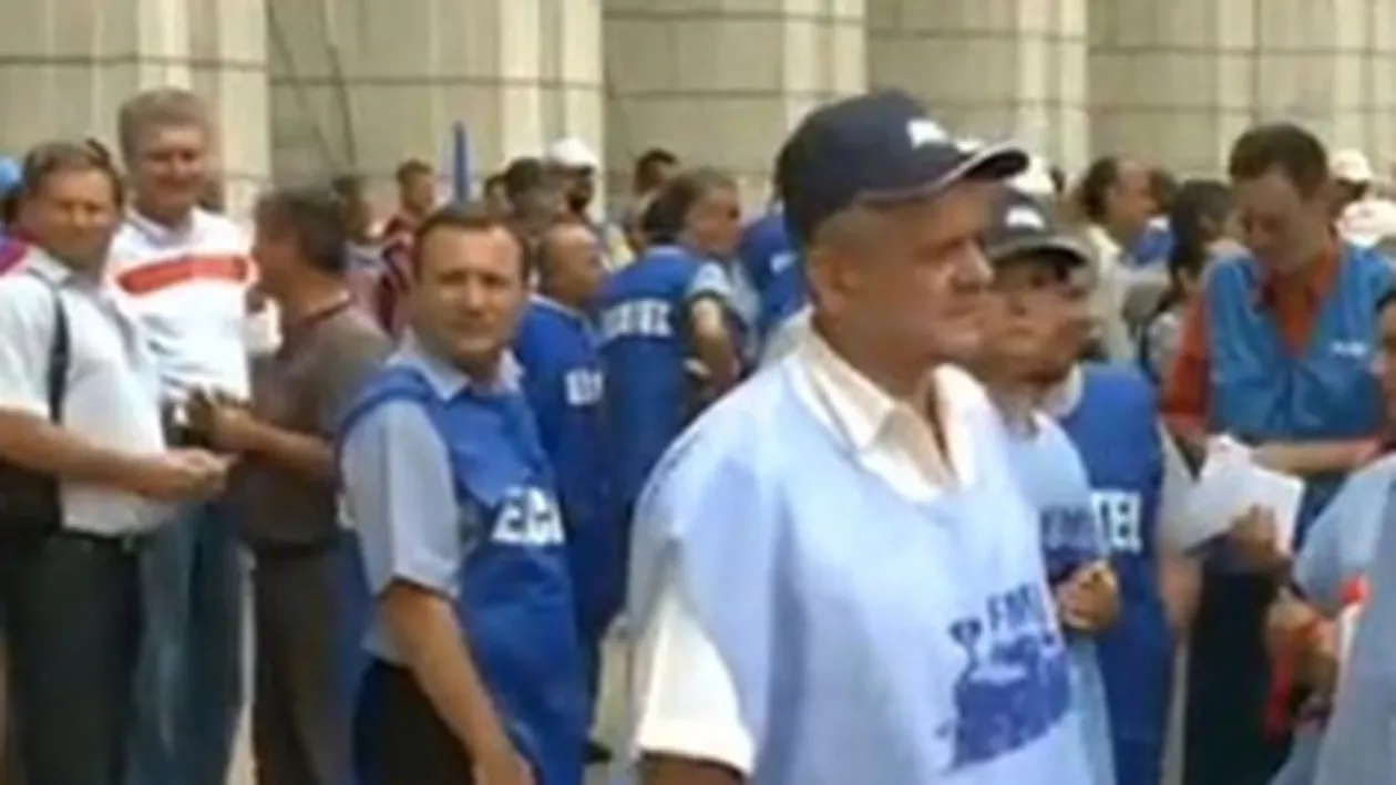 Restricţii de circulaţie în Piaţa Victoriei din Capitală, joi, la protestele sindicaliştilor CFR