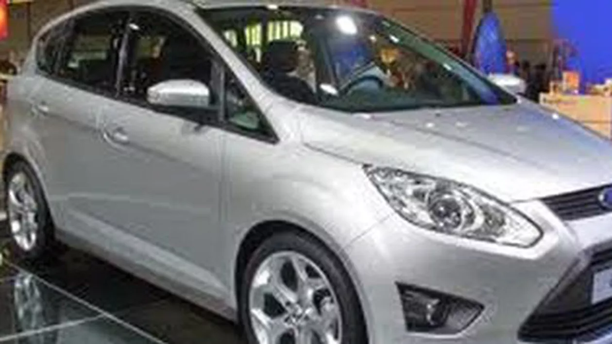 Ford recheamă în service 33.000 de maşini hibrid C-Max: Au fost descoperite probleme la plafon