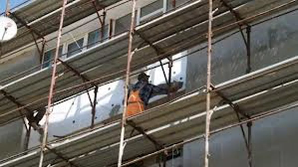 București: O fetiță de 2 ani a fost rănită de o schelă, în sectorul 2