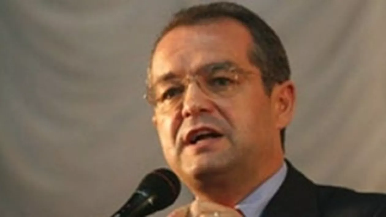 Emil Boc: Absenţa lui Victor Ponta de la CSAT, lipsă de responsabilitate şi de respect, fugă de răspundere