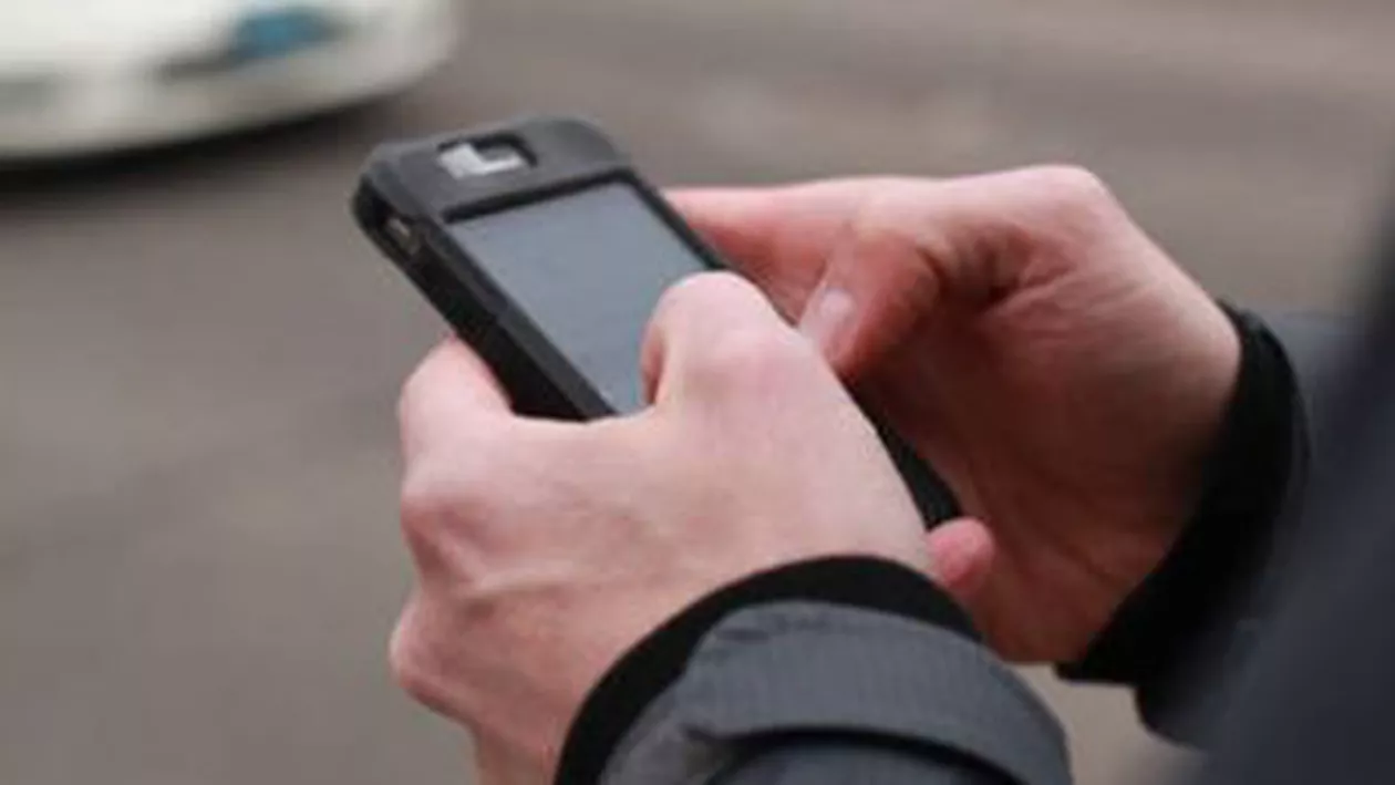 Navigarea pe Internet, principalul interes al românilor la smartphone-uri și tablete