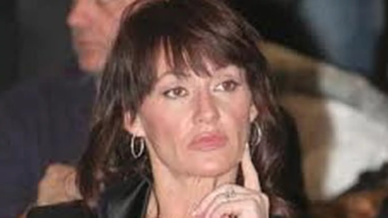 Nadia Comăneci și John Lennon, pictați pe pereții unei biserici romano-catolice din Orșova