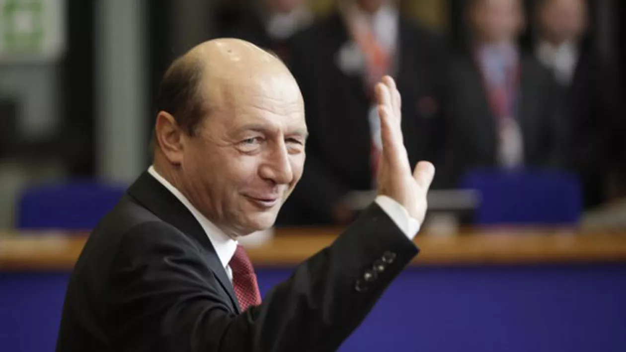 Traian Băsescu a început cursurile de reconfirmare a brevetului de comandant de navă