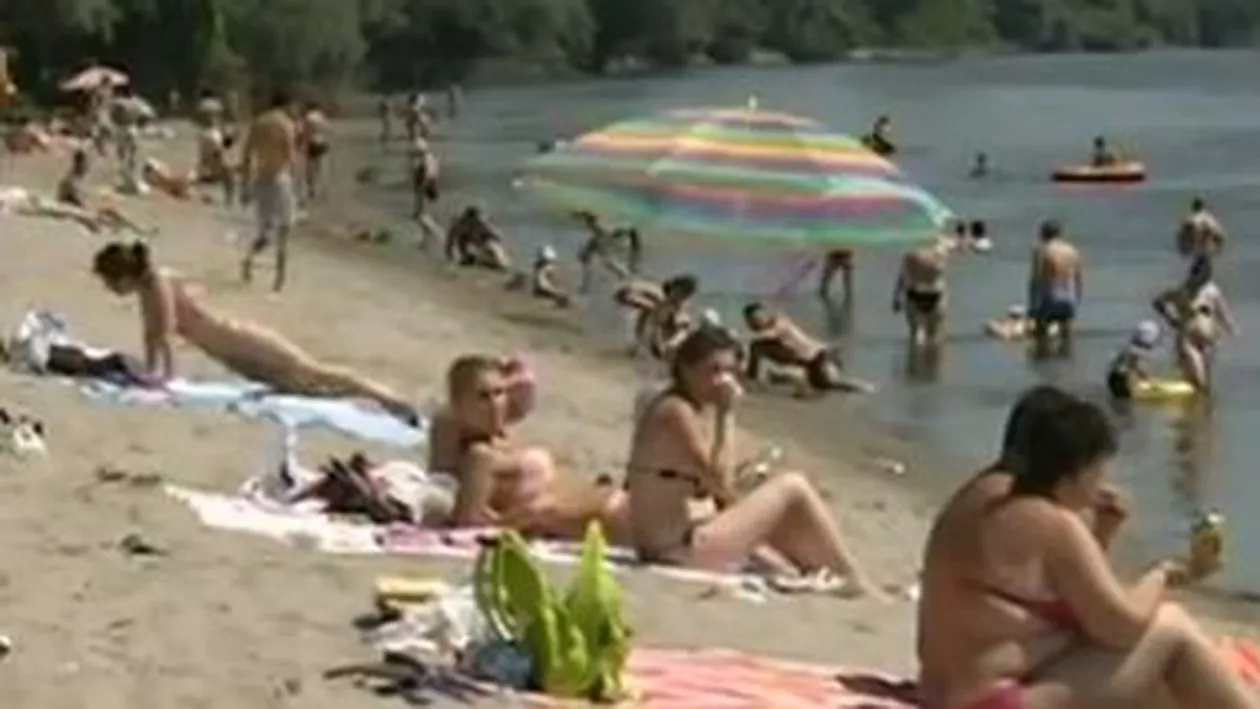 Un bărbat s-a înecat în mare, la Jupiter, după ce a ignorat vântul și valurile mari (VIDEO)