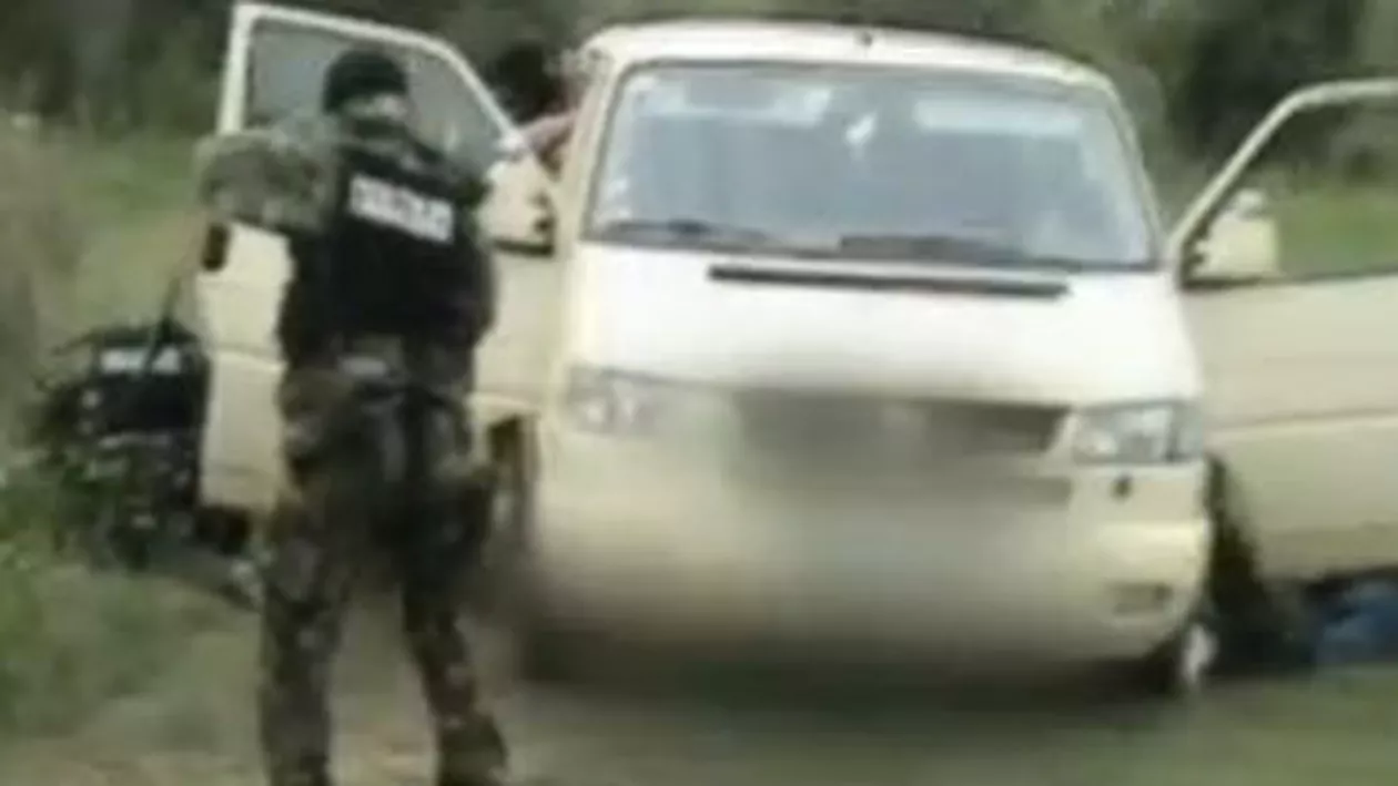 Un polițist a fost arestat pentru contrabandă: Ajuta un grup infracțional să își desfășoare activitățile în condiții de siguranță