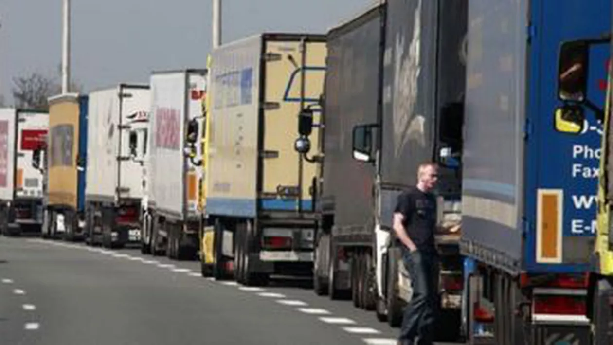 MAE: Restricție de circulație pentru camioane pe teritoriul Ungariei