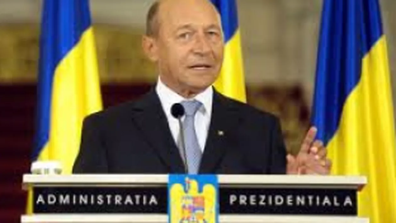 Președinția: Victor Ponta nu poate cere retragerea decorației primite de Tőkés