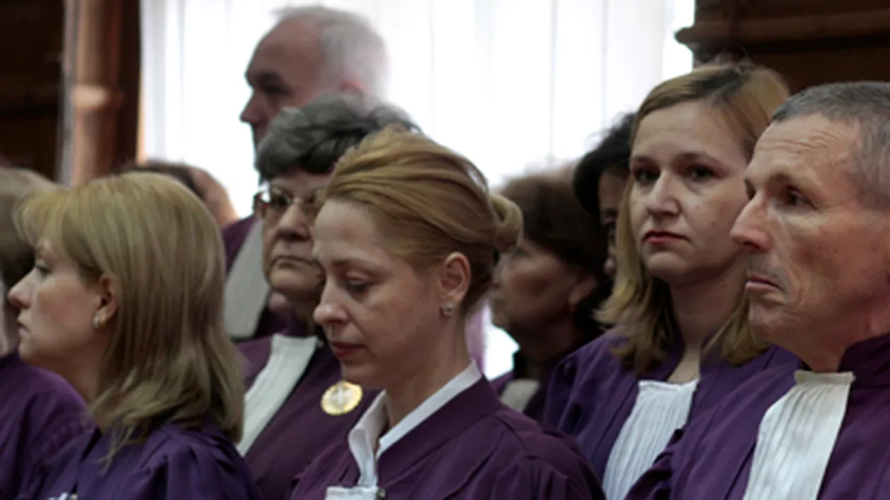 Proiectul de lege privind eliminarea pensiilor magistraţilor corupţi, pus în dezbatere publică