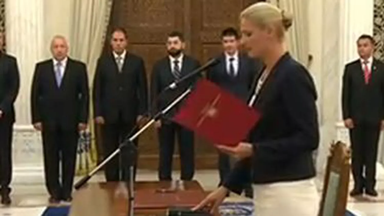 Ramona Mănescu a depus jurământul la Cotroceni. Băsescu: Îmi exprim speranța că nu veți mai avea aprecieri de tip Crin Antonescu legate de DNA