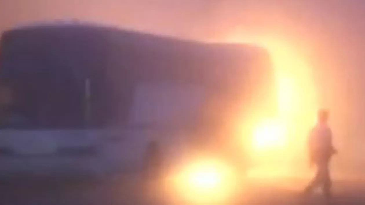 Un autocar ce se deplasa din București spre Chișinău a luat foc în Republica Moldova: Toți pasagerii au scăpat teferi