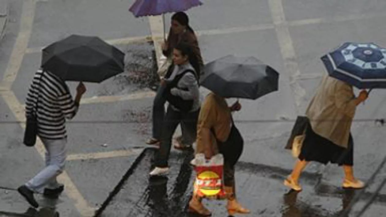 Meteorologii anunță debutul toamnei, cu ploi și temperaturi scăzute până la 8 septembrie
