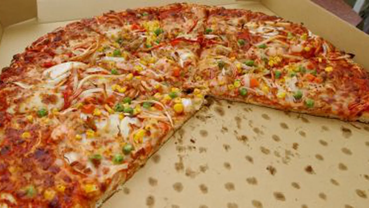 Constanța: Patru persoane au ajuns la spital cu toxiinfecție alimentară după ce au mâncat pizza la un local din stațiunea Jupiter