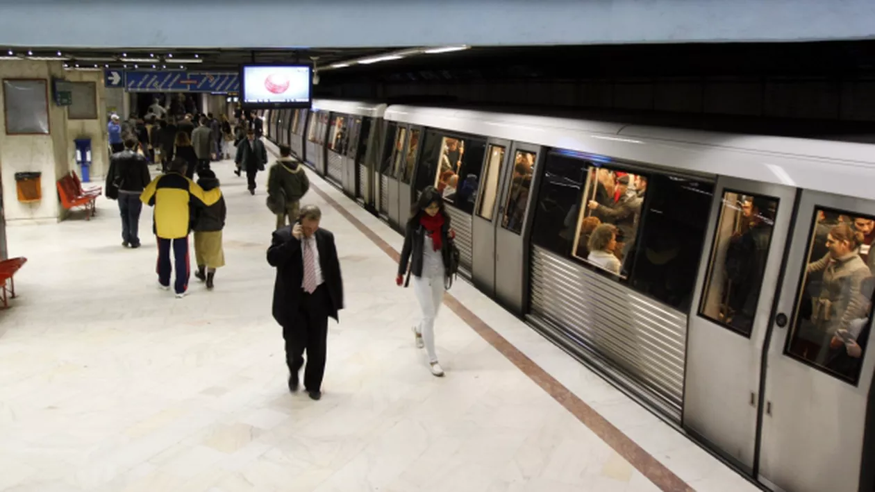 Un bărbat a scăpat cu viață după ce s-a aruncat în fața metroului, în stația Piața Unirii 2