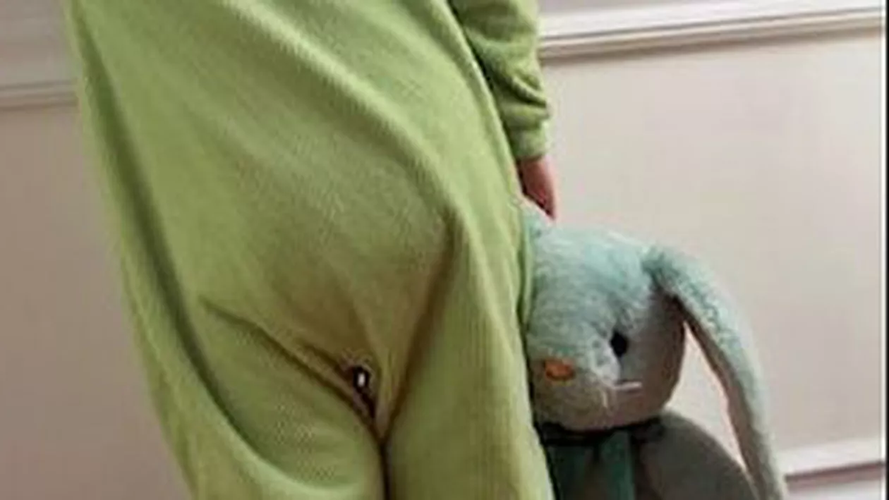Părinții care pleacă la muncă în străinătate trebuie să anunțe autoritățile, potrivit unei legi votate de Camera Deputaților