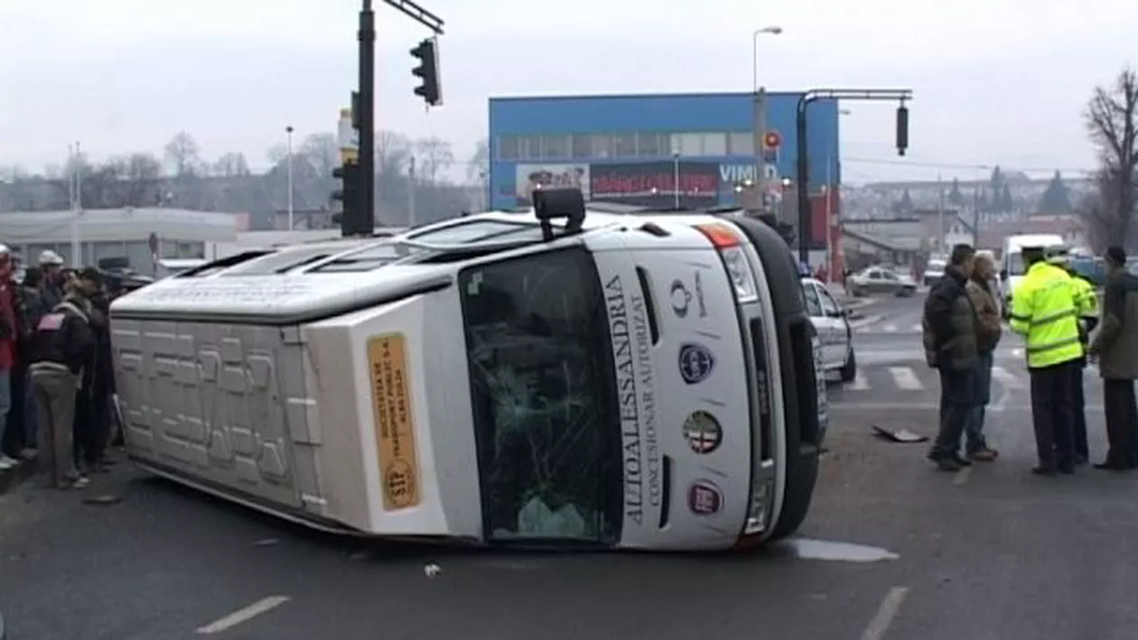 Trei persoane au murit, după ce un microbuz şi un tir s-au ciocnit pe Şoseaua de Centură a Capitalei