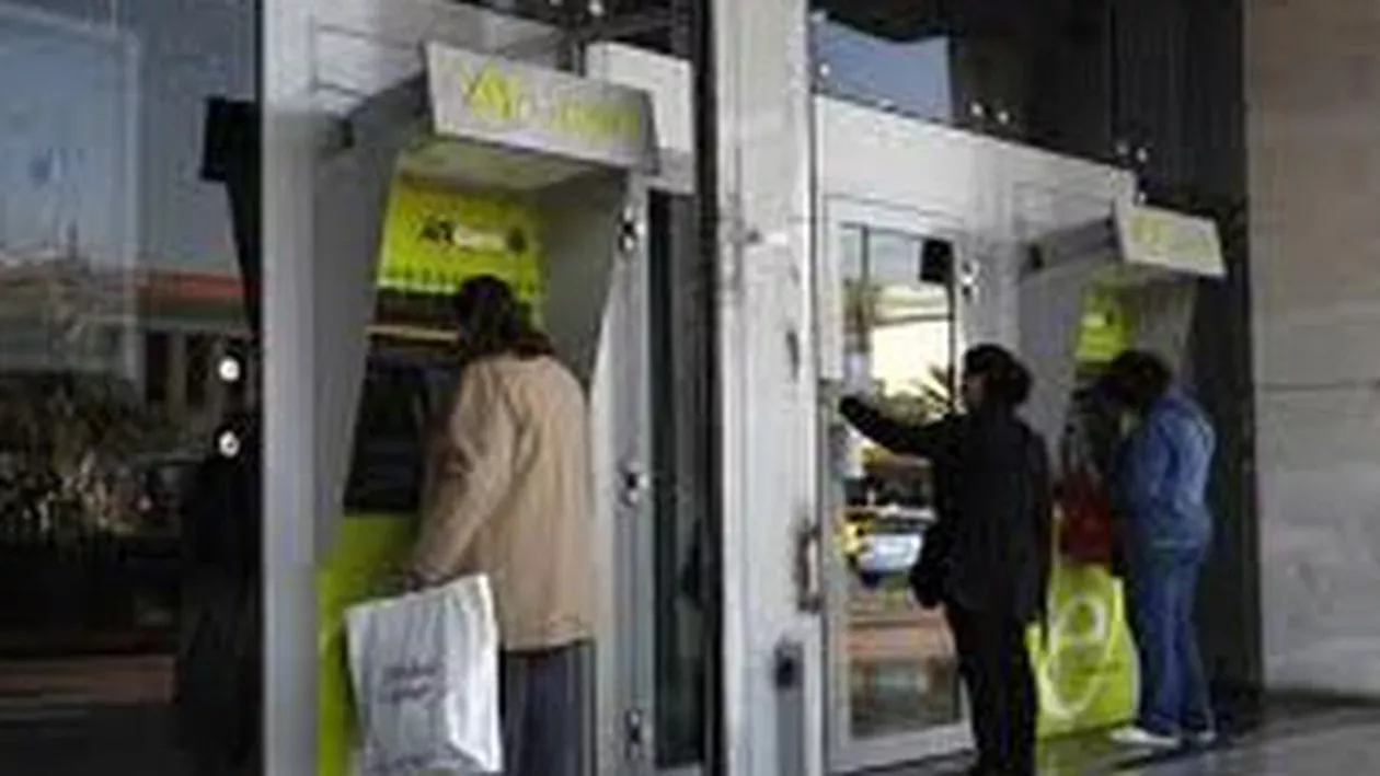 Băncile din Grecia, probleme din cauza recesiunii: Creditele neperformante valorează 66 de miliarde de euro