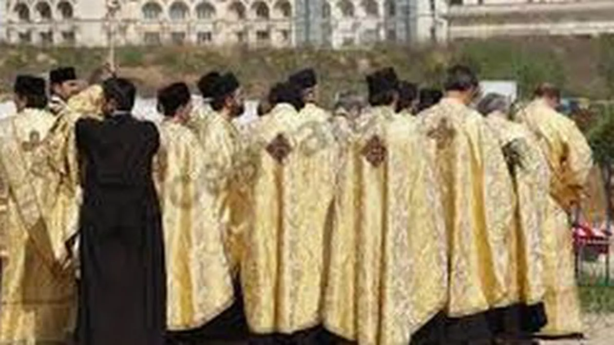 Constanța: Preoţi şantajaţi după ce erau îmbătaţi şi filmaţi în compania unei prostituate