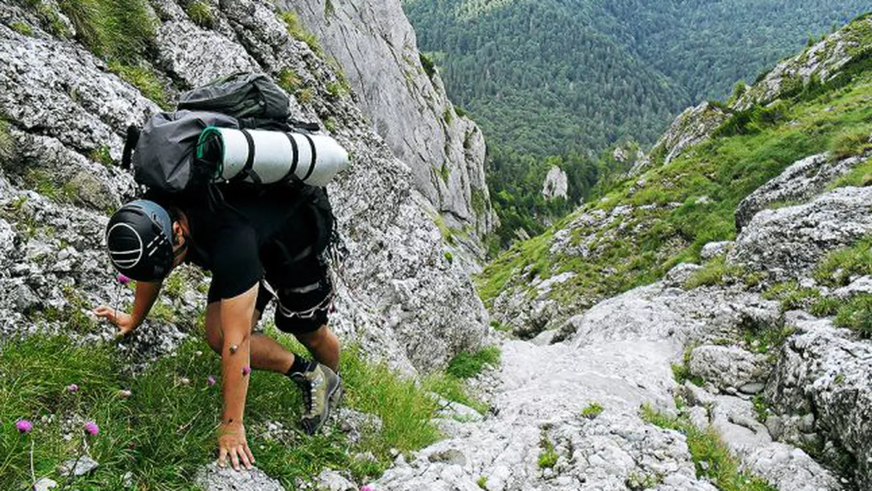 O femeie a murit după ce a căzut într-o prăpastie, în Masivul Bucegi