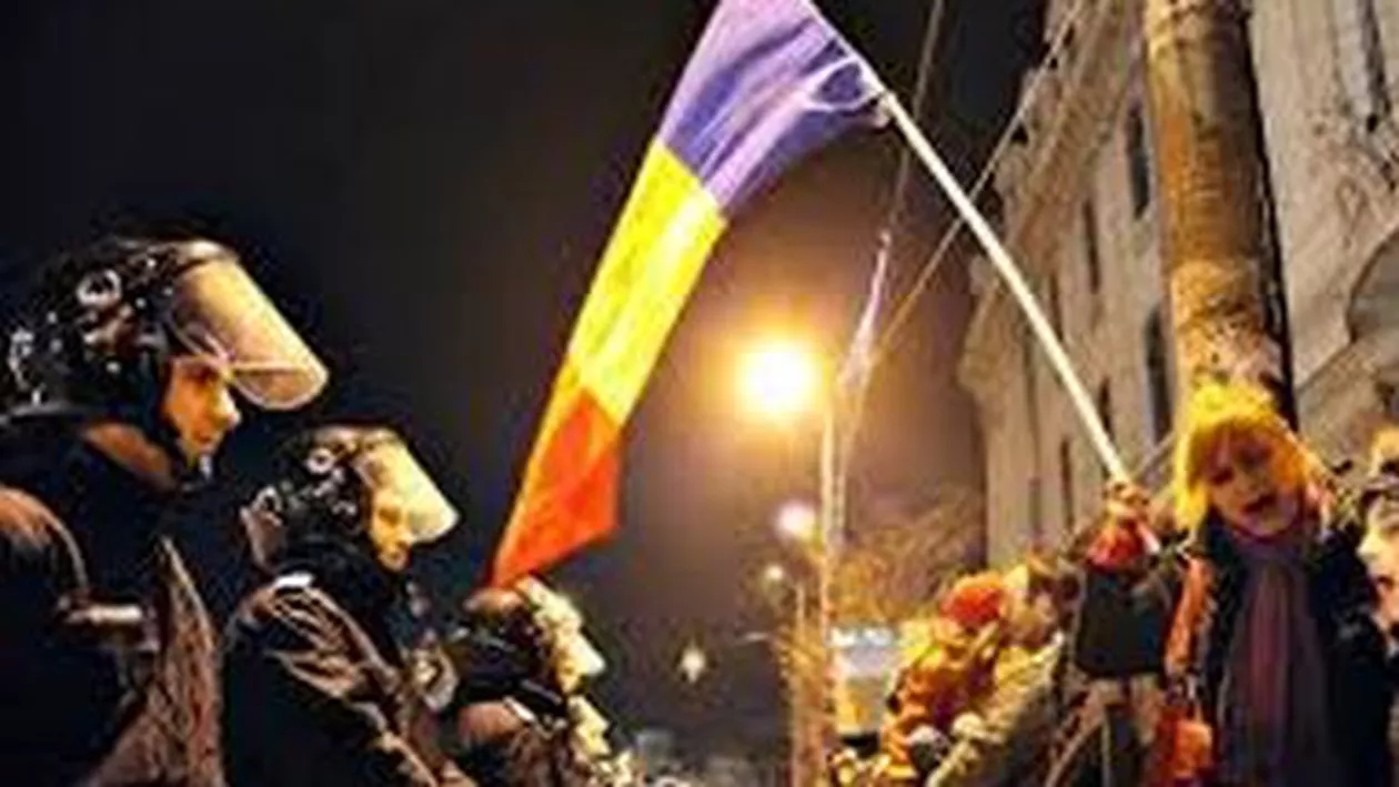 A zecea zi de proteste în București: Sute de manifestanți s-au adunat în Piața Universității