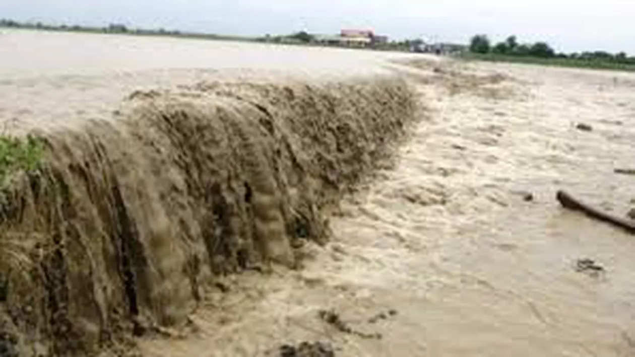 Cod portocaliu de ploi pentru judeţele Tulcea, Galaţi şi Brăila, valabil până sâmbătă dimineaţă