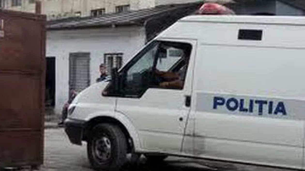 Percheziții DIICOT la Penitenciarul Galați: 13 telefoane mobile și un mp4, descoperite în celule. 30 de persoane, duse la audieri
