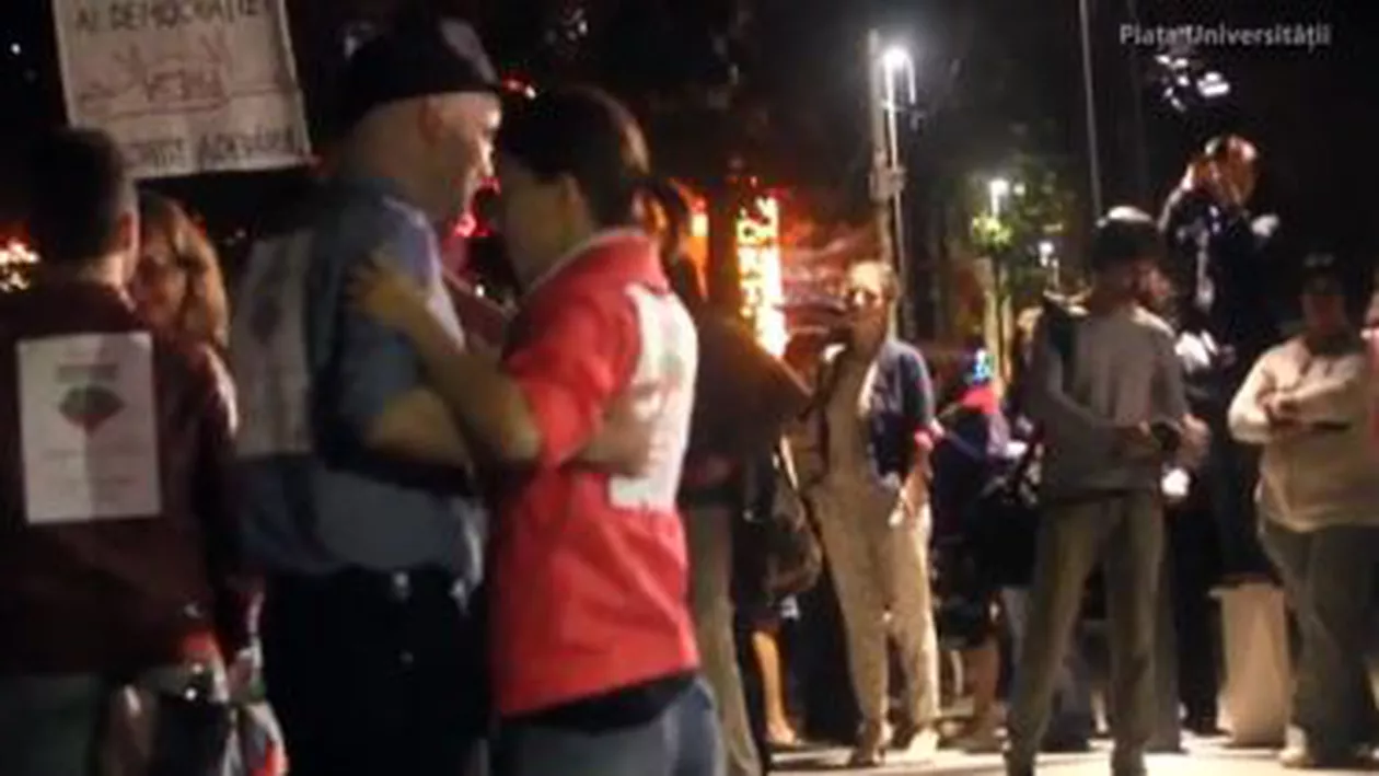 Flashmob la protestul privind Roșia Montană de la Universitate (VIDEO)