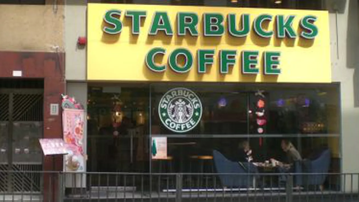 SUA: Starbucks le cere clienților să nu intre înarmați în cafenele