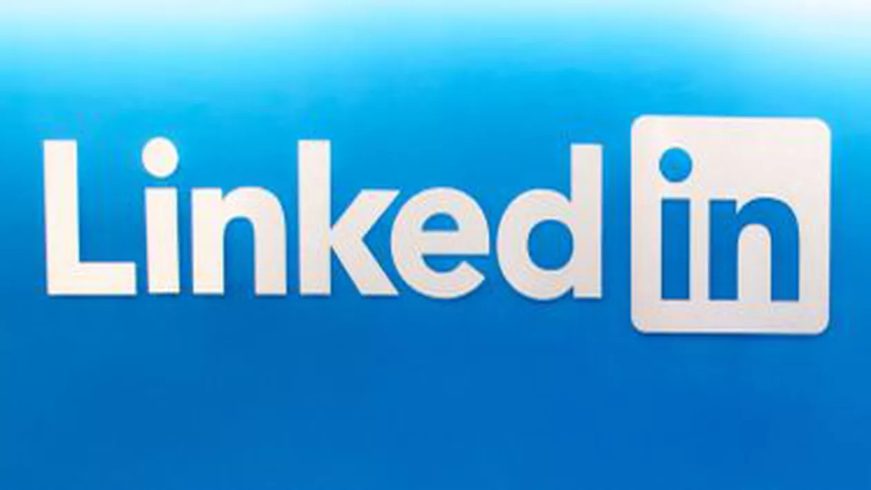 LinkedIn, acuzată de folosirea datelor personale a clienților pentru atragerea de noi membri
