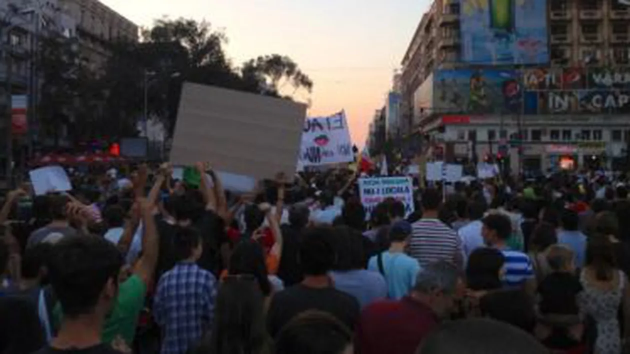 În jur de 7.000 de protestatari față de proiectul minier Roșia Montană au ajuns la Piața Iancului