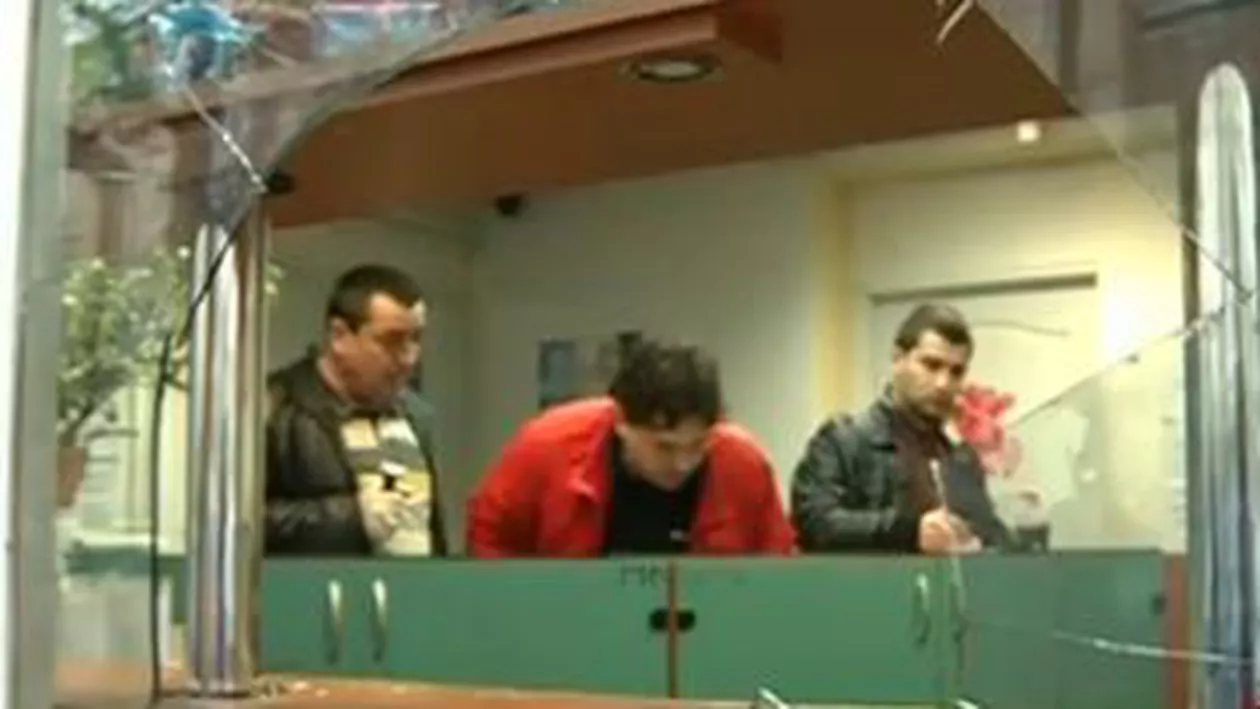 Trei tineri prinși de forțele de ordine, încercând să spargă o casă de pariuri din Timișoara