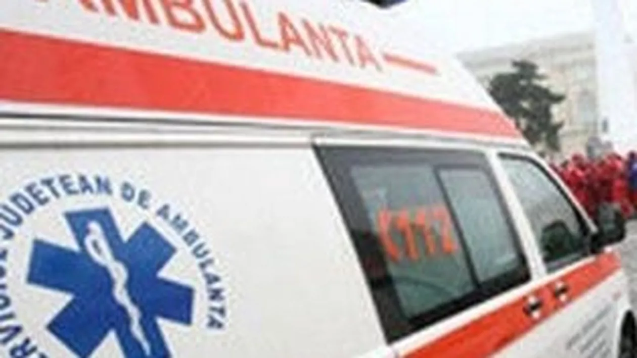 Ploaia face victime: Trei copii, loviţi de un autotren scăpat de sub control