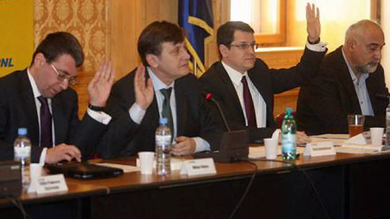 Ședință de urgență la PNL, în biroul lui Crin Antonescu: Printre subiectele dezbătute, proiectul regionalizării