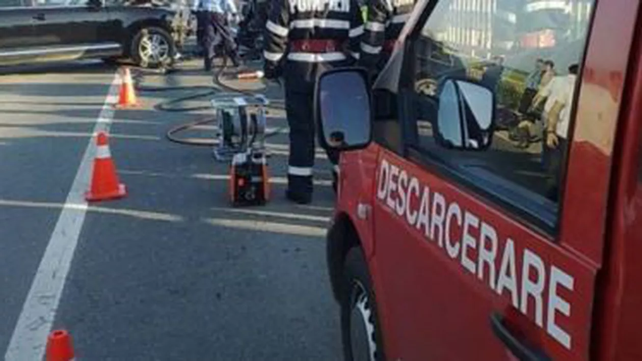 Dâmbovița: Șase persoane au fost rănite după ce un microbuz a lovit o autoutilitară