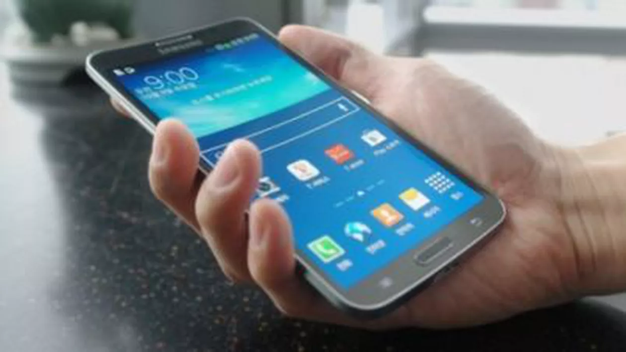 Samsung lansează primul smartphone cu ecran curbat, disponibil numai în Coreea de Sud