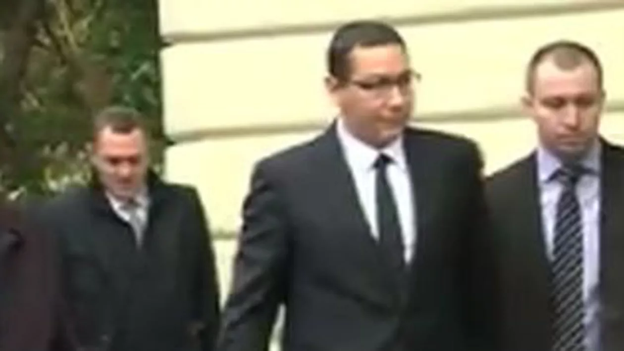 Victor Ponta, la Liturghia de Sfânta Parascheva: "Le doresc românilor să fie călăuziți de cele mai bune gânduri" (VIDEO)