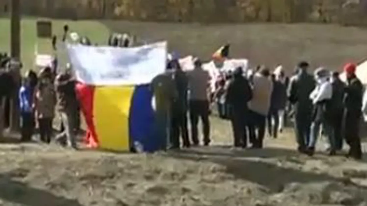 Protest de amploare la Pungești: Câmpul din Vaslui, transformat în câmp de rezistență față de expoatarea gazelor de șist (VIDEO)