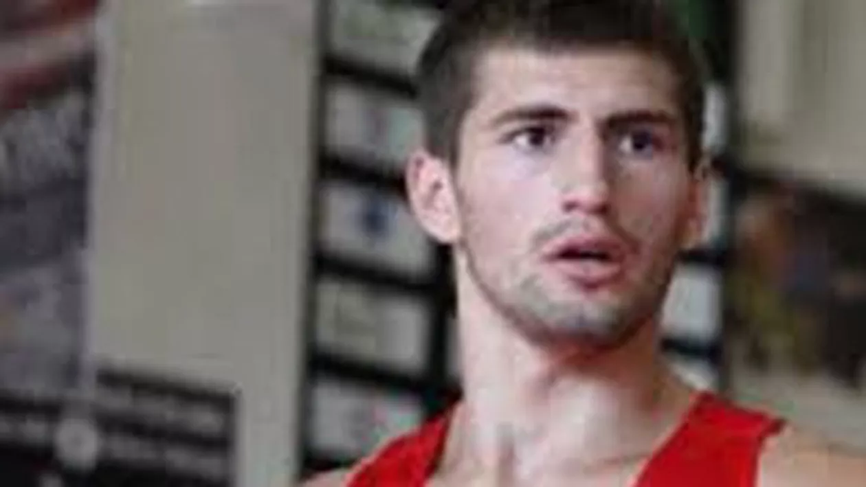 Bogdan Juratoni s-a calificat în sferturi la Campionatele Mondiale de box