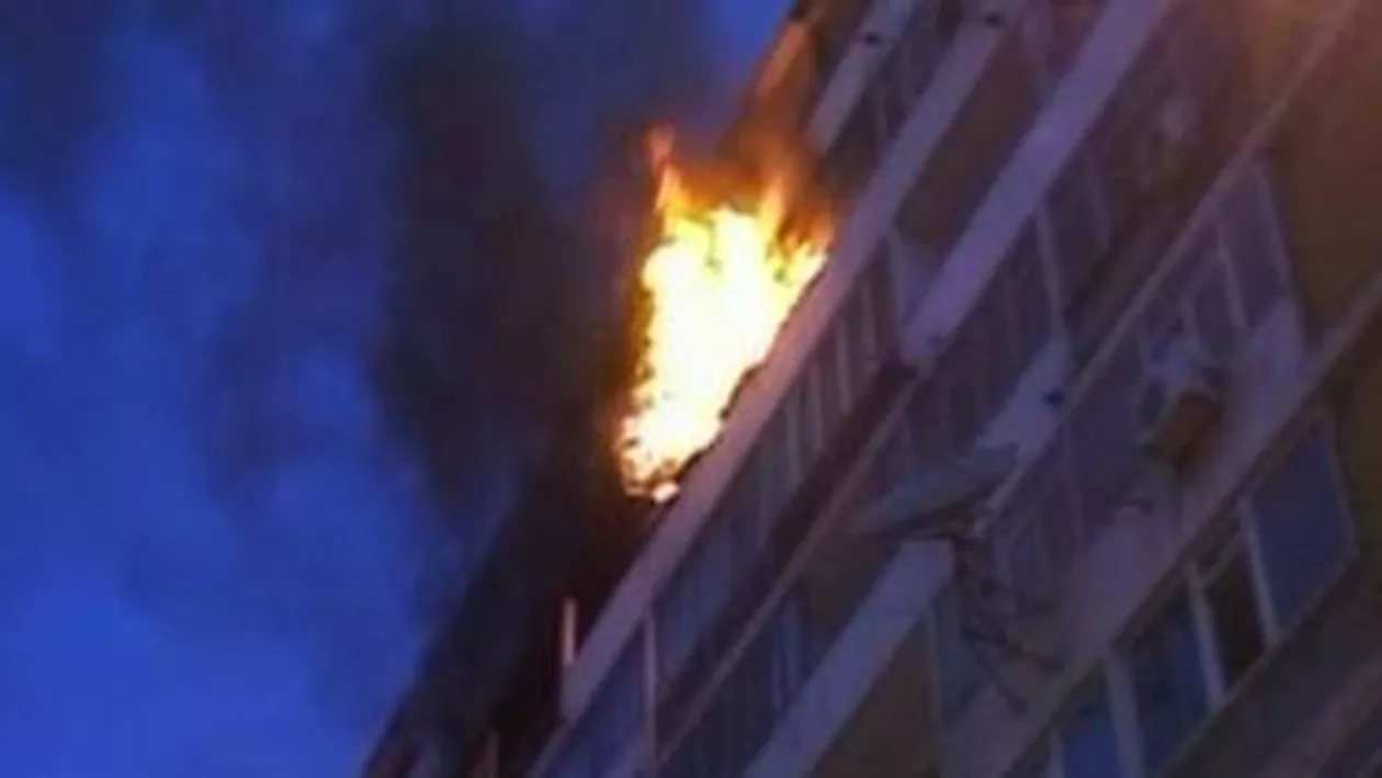 Incendiu în București: Un imobil din Sectorul 1 este cuprins de flăcări, existând posibilitatea ca focul să se extindă