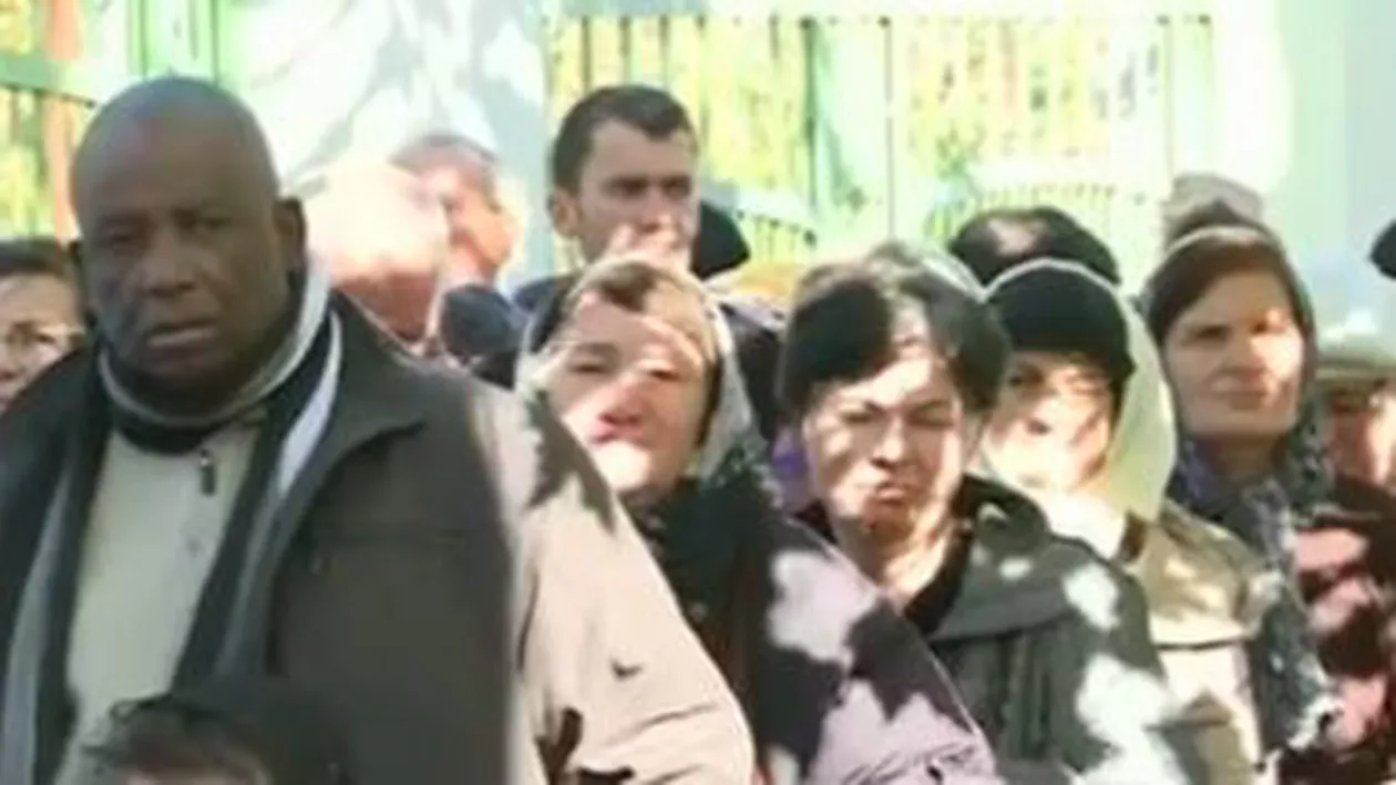 Agheazmă de la hidrant și false măicuțe, afaceri la moaștele Sfântului Dimitrie (VIDEO)