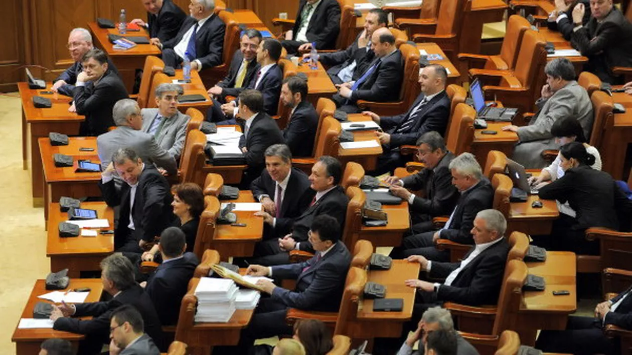 Deputaţii dezbat luni după-amiază moţiunea simplă pe tema CFR Marfă, votul va fi dat marţi